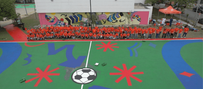 100 canchas a 227 The Home Depot más que duplica su meta de recuperar 100 canchas en 100 comunidades.